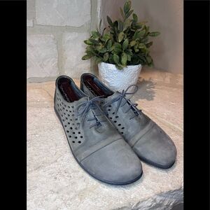 NOAT Lalo grey suede perforated sneaker sz 42